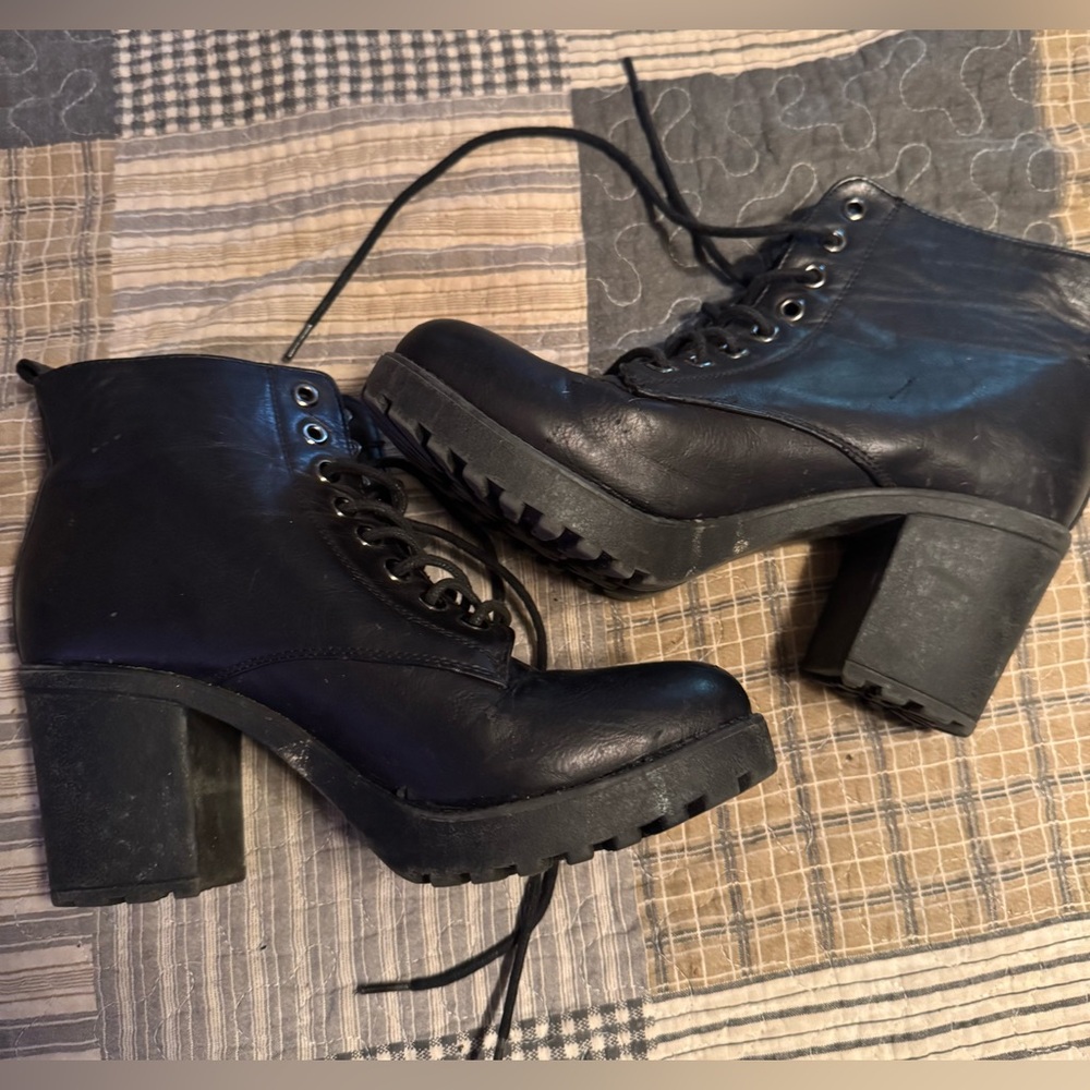Women's Black Ankle Boots - Picture 2 of 6